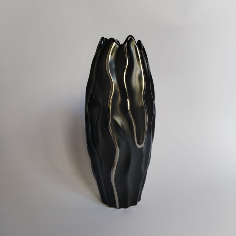 BLACK VASE